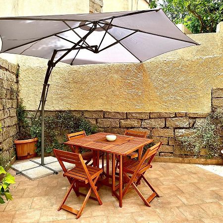 Spacious 3-Bedroom Apartment With Courtyard In Tempio Pausania - Perfect For Families Kültér fotó