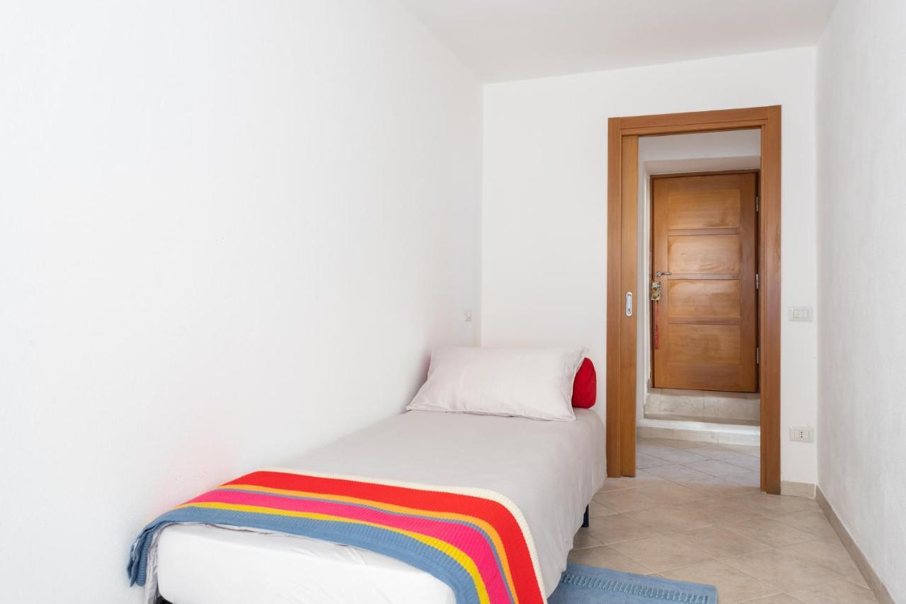 Spacious 3-Bedroom Apartment With Courtyard In Tempio Pausania - Perfect For Families Kültér fotó