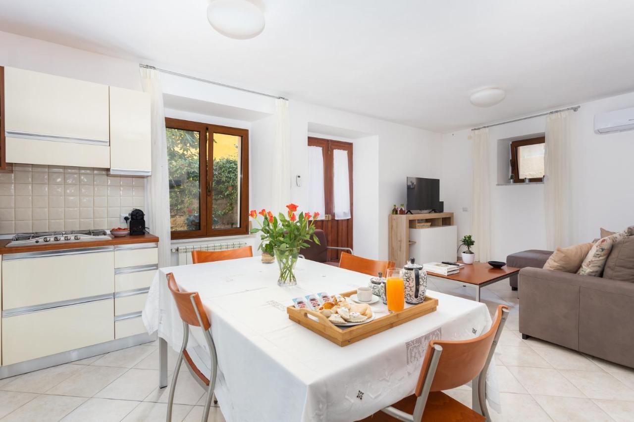 Spacious 3-Bedroom Apartment With Courtyard In Tempio Pausania - Perfect For Families Kültér fotó
