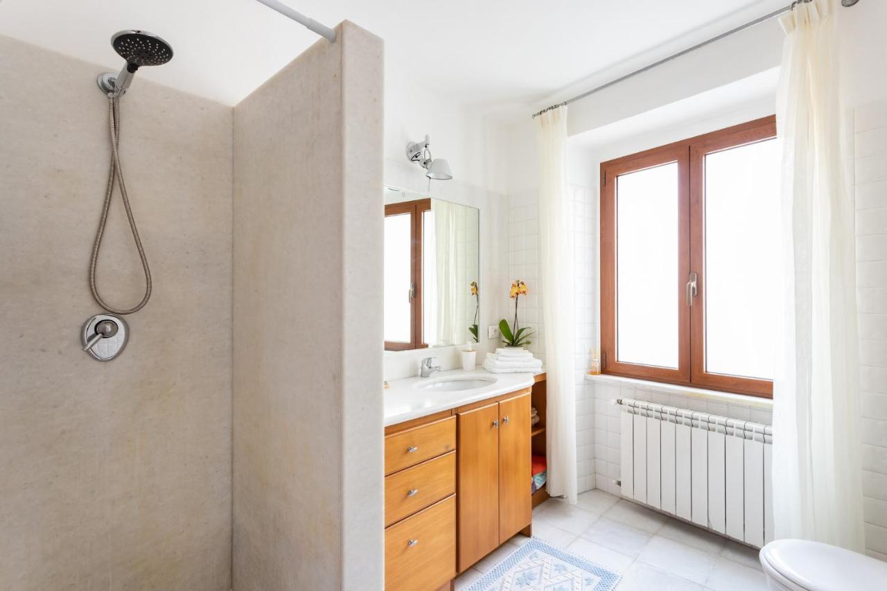 Spacious 3-Bedroom Apartment With Courtyard In Tempio Pausania - Perfect For Families Kültér fotó