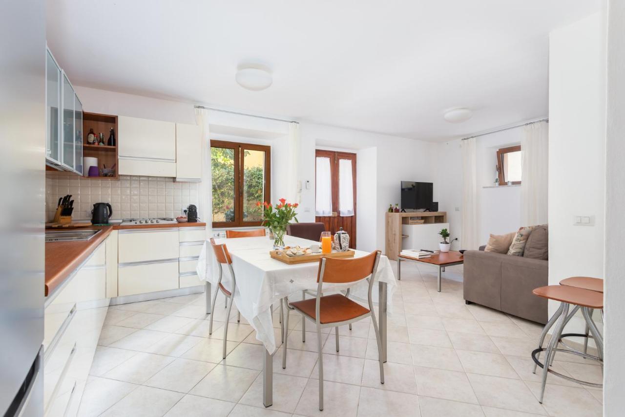 Spacious 3-Bedroom Apartment With Courtyard In Tempio Pausania - Perfect For Families Kültér fotó