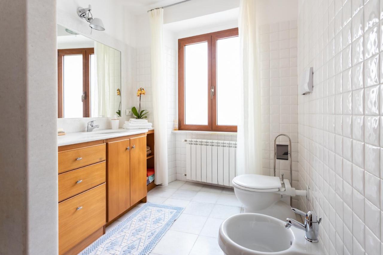 Spacious 3-Bedroom Apartment With Courtyard In Tempio Pausania - Perfect For Families Kültér fotó
