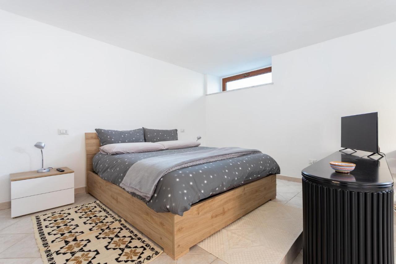 Spacious 3-Bedroom Apartment With Courtyard In Tempio Pausania - Perfect For Families Kültér fotó