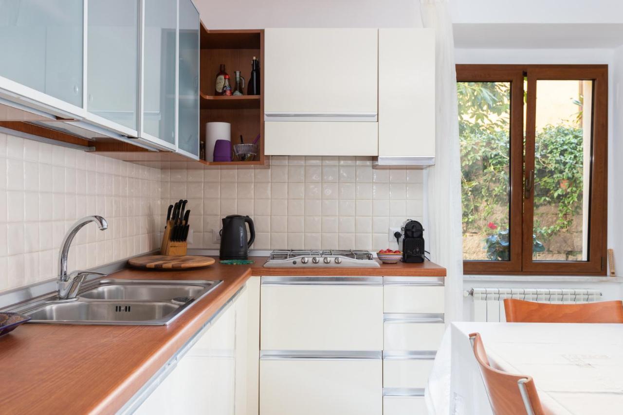 Spacious 3-Bedroom Apartment With Courtyard In Tempio Pausania - Perfect For Families Kültér fotó