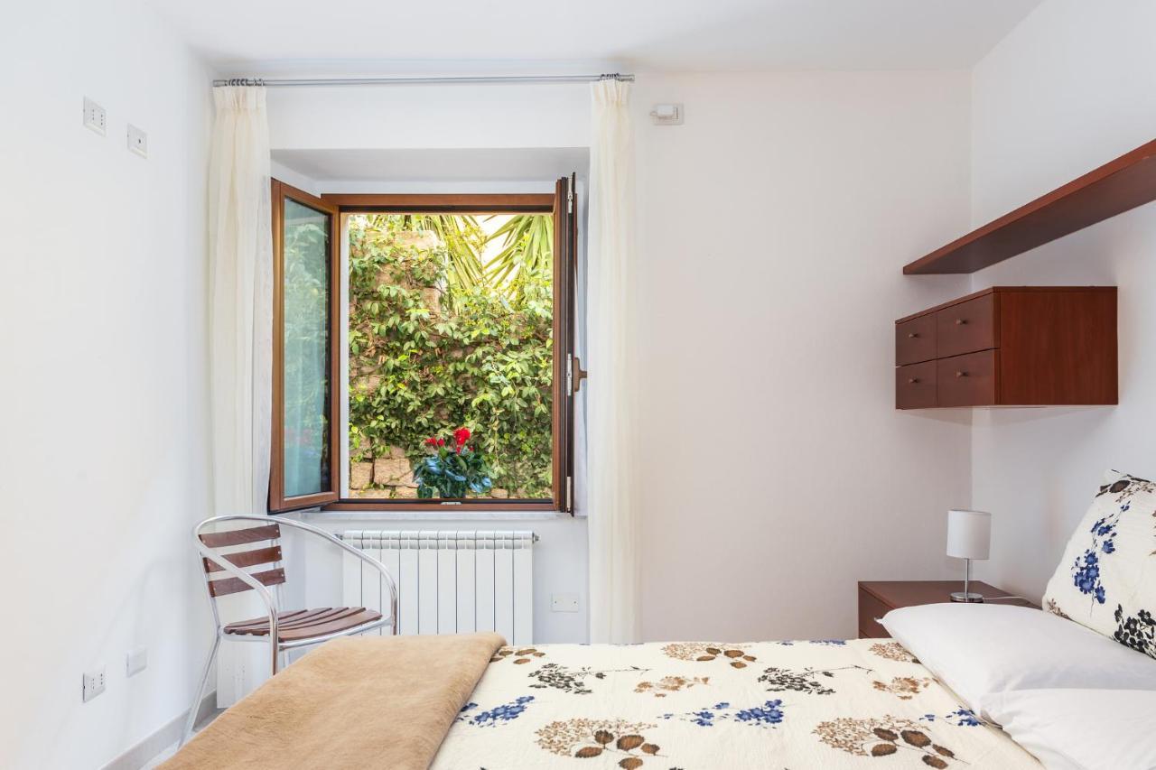 Spacious 3-Bedroom Apartment With Courtyard In Tempio Pausania - Perfect For Families Kültér fotó
