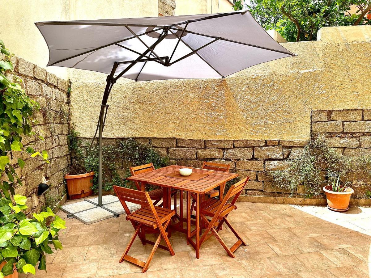 Spacious 3-Bedroom Apartment With Courtyard In Tempio Pausania - Perfect For Families Kültér fotó